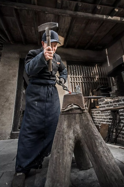 探索古老秘境：揭开铸剑的地方神秘面纱，探寻古代匠人智慧传承之谜