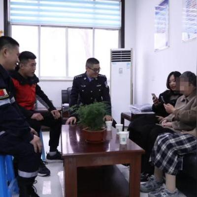 (我们仨综艺第一季在线观看)探讨亲情的真谛——《我们仨综艺》带你感受温暖的家庭之爱 (我们仨综艺第一季在线观看)探讨亲情的真谛——《我们仨综艺》带你感受温暖的家庭之爱