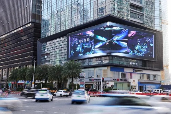 探索现代科技：壮丽景观电脑城图片，品味繁华都市中的数码风景。