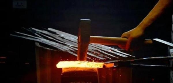 (古代铸剑工艺流程)古代铸剑技术揭秘：探寻铸剑原文的神秘历史和传承血脉