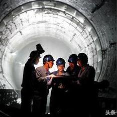 全面探索：拥堵城市生存攻略及智慧出行建议，助你轻松穿梭城市迷雾