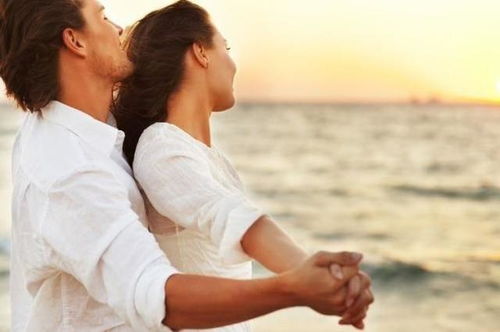 探讨非常规恋人关系：当传统爱情不再足够，不拘一格的爱情何其美