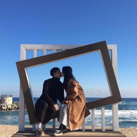 (虚荣心的定义和表现)探讨虚荣的意思：如何理解虚荣心在现代社会中的影响与表现