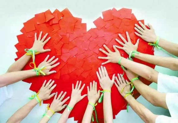 在虚空物语公益服中，我们携手共创爱心盛宴，启迪心灵，传递温暖。