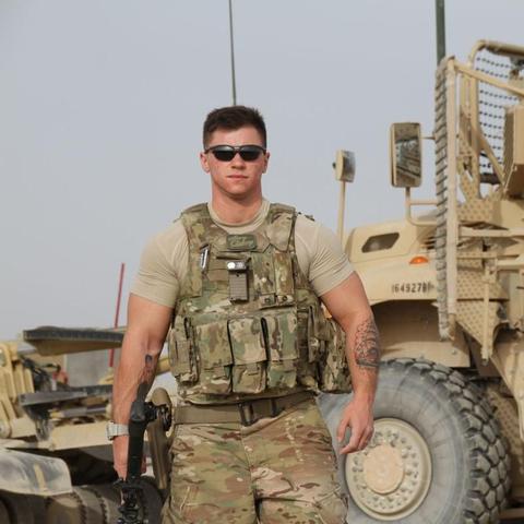 揭秘末日指挥官查尔斯的真实身份与神秘使命:黑暗力量的最后一道防线 揭秘末日指挥官查尔斯的真实身份与神秘使命:黑暗力量的最后一道防线