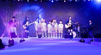 (璀璨之路)璀璨之旅综艺：寻找人生旅途中的闪耀瞬间与感动故事