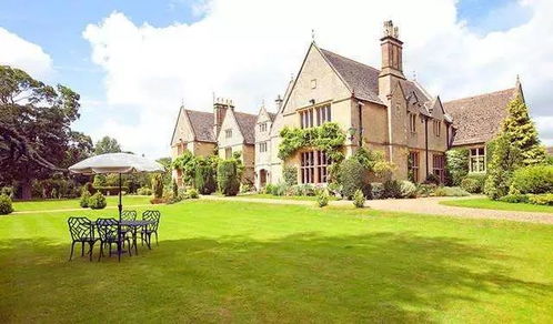 米姆米姆哈建房子：一个独特的建筑师的故事，他的创意和激情如何改变了城市的面貌。