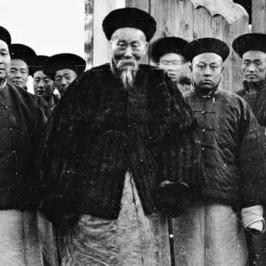 (36计平民最强阵容)构建强大的36计攻略阵容：如何选择最佳队员和配备军备