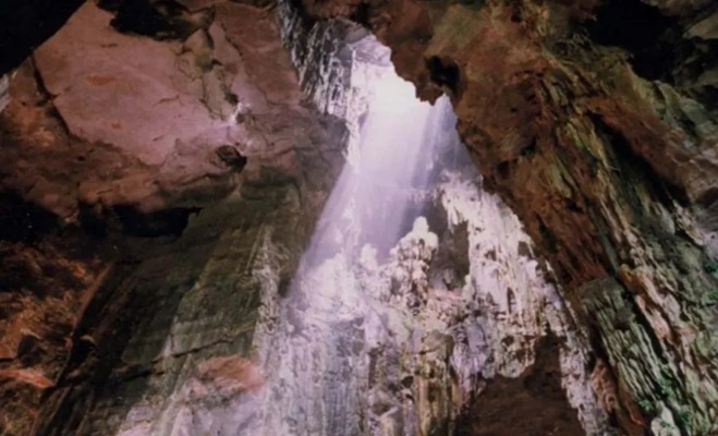 (圣迹苍岩旅游区门票)穿越时空探寻圣迹苍岩：神秘遗迹的探索与解密