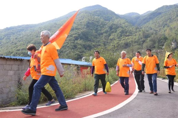 爷爷奶奶向前冲：勇往直前，笑对人生，永保年轻活力，享受美好时光!