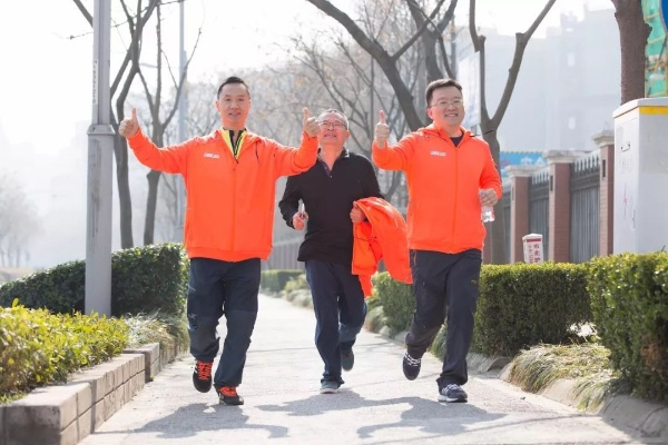 爷爷奶奶向前冲:勇往直前,笑对人生,永保年轻活力,享受美好时光! 爷爷奶奶向前冲:勇往直前,笑对人生,永保年轻活力,享受美好时光!