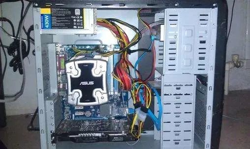 如何正确地为你的电脑主机清理灰尘，避免因灰尘积累引发故障问题？