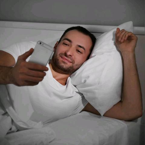 小小夜店歌曲：轻快节奏中流转的独特韵味，让夜晚更加迷人动听