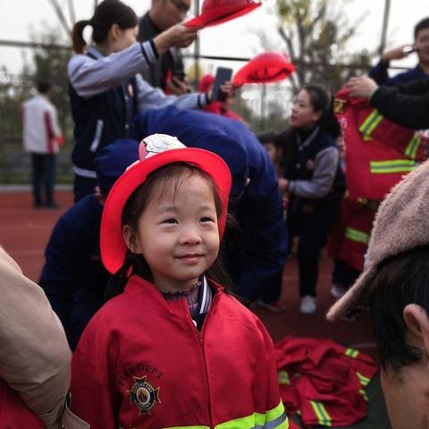 (主要国际服装产业划分)攀登决胜巅峰：揭秘国际服装行业的发展趋势与成功秘诀
