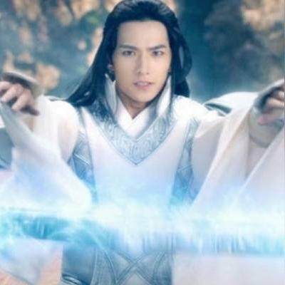 倾城网游：探索虚拟世界中的冒险与情感，体验跨越时空的游戏人生