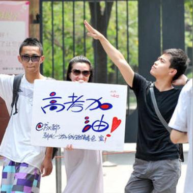 (传奇至尊1.85游戏攻略)传奇至尊攻略：揭秘无敌秘籍，助你称霸游戏世界！