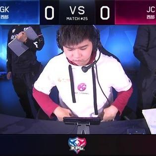 (裴擒虎x李信lofter)盛夏热恋：裴擒虎与李信甜蜜接吻瞬间掀起激情漩涡