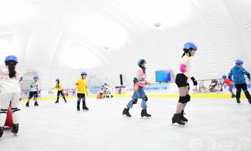 (滑冰场收费标准)因交付不满5年的滑冰馆塌了，谁该承担责任？