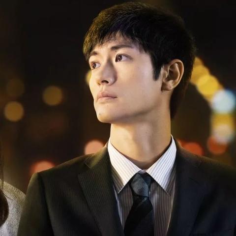 沉浸在韩剧《七个我》情节中：探讨多重人格的故事和人生选择。