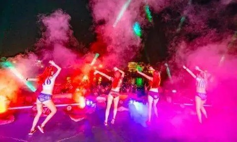 火焰派对：热情燃烧，热舞激情，狂欢炙热，激情澎湃，感受烈火般的音乐狂欢