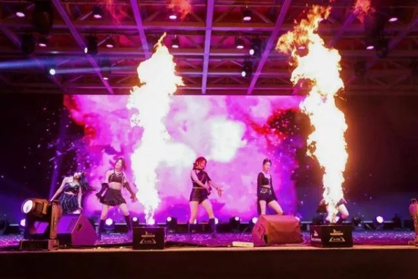 火焰派对：热情燃烧，热舞激情，狂欢炙热，激情澎湃，感受烈火般的音乐狂欢