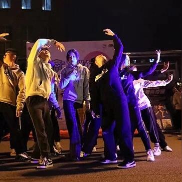 (舞动的星星)舞动星闪耀改名叫什么了？新名字揭晓，引发热议和关注！