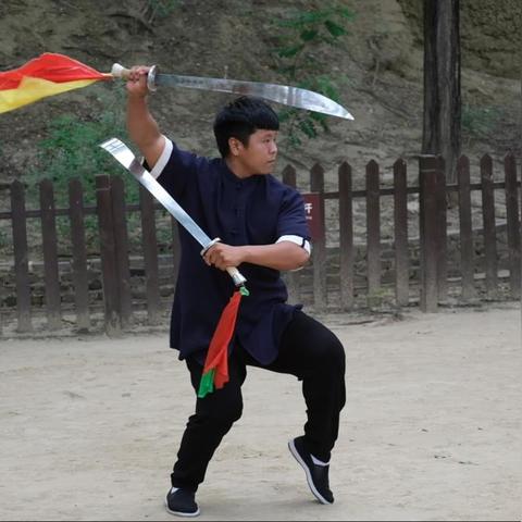 (绝世武林游戏能挣钱吗)绝世武林：打造你的传奇之路，成为真正的功夫王者游戏大师