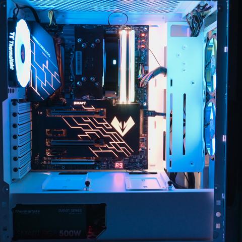 「迷你电脑小机箱的选择指南：如何挑选适合你的高性能紧凑型电脑」