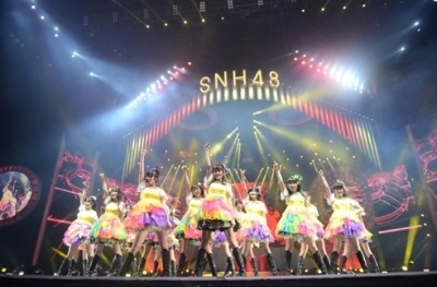 (最火的偶像)偶像前方高能，史上最燃演出即将开启，粉丝们准备被震撼！