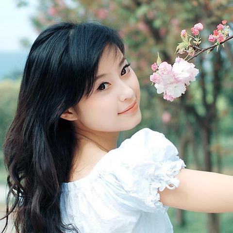 (燃烧吧火焰歌曲)燃烧吧火焰歌词：点燃你内心的热情，唤醒冷漠的世界。