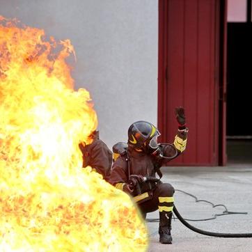(我的男友是消防员知乎)我的男友是个消防员：他背后的英雄故事和日常生活的感人瞬间