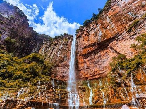 (山重水复的画面)在山重水复的美景中，感受自然的神奇与人心的宁静
