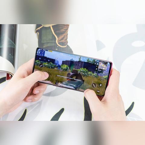 (电脑电源测量电压教程视频)如何使用电脑硬件测试软件测量电脑电源电压，确保电压正常？