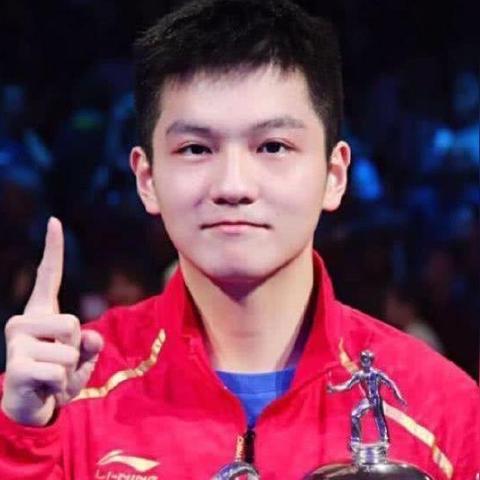 王楚钦在国际乒乓球赛季中继续领跑，稳居世界第一宝座的传奇之路