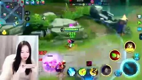 (轩妹鲁班突突)轩妹妹激情体验国服鲁班，带你领略全新游戏乐趣与挑战！