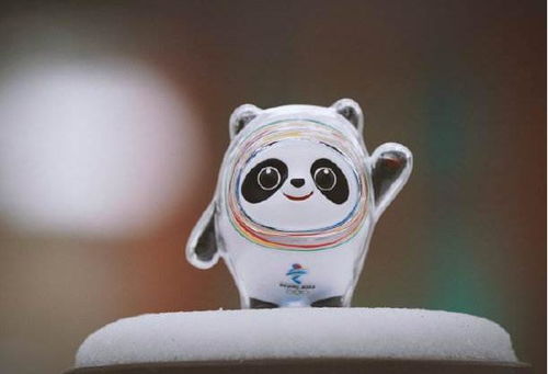 (2022年冰墩墩)冰墩墩换上蛇年新皮肤回归，玩家热切期待的英雄归来！