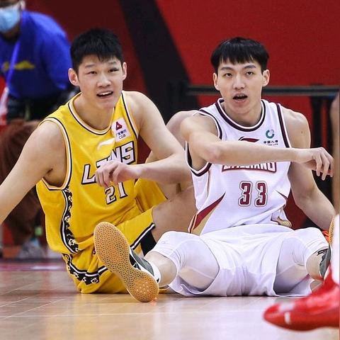 四川女篮在CBA女子篮球联赛中以81-68战胜浙江女篮，展现出强大实力和团队合作精神