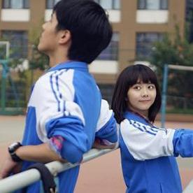 窗外校园青春浪漫，回忆同桌20岁时的点点滴滴，情窦初开时的美好时光