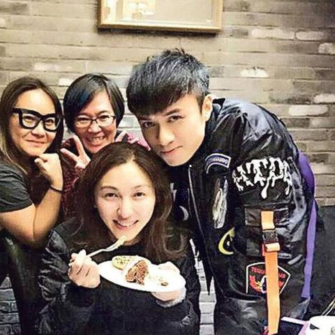 窗外校园青春浪漫,回忆同桌20岁时的点点滴滴,情窦初开时的美好时光 窗外校园青春浪漫,回忆同桌20岁时的点点滴滴,情窦初开时的美好时光