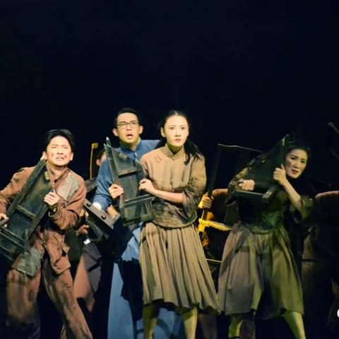 (血色浪漫爱情语录)在血色浪漫的旋律中,探索爱与牺牲交织的动人故事 (血色浪漫爱情语录)在血色浪漫的旋律中,探索爱与牺牲交织的动人故事