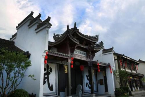 一肖免费中特资料公开资料大全|探索神秘古镇的魅力与风情_顶级款.5.541